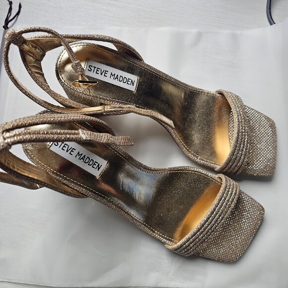Steven Madden Lavnish in Metallic SZ 8M NWOT GOLD - Picture 1 of 6